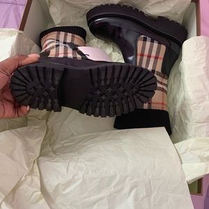 Burberry boots SOLDDDD